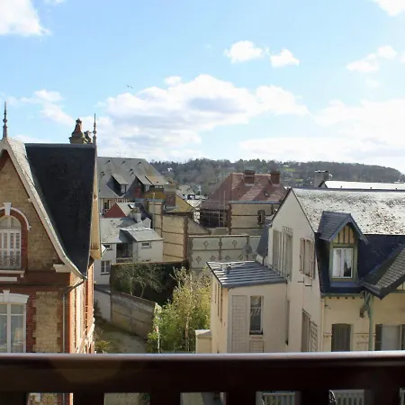 Le Hoc By Interhome
